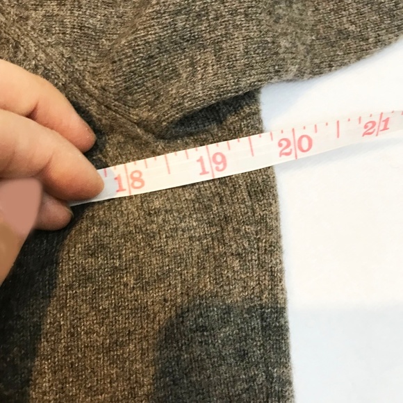 Jones New York Cashmere Cardigan With Vintage lace Trim at cuffs and hem - Picture 7 of 8